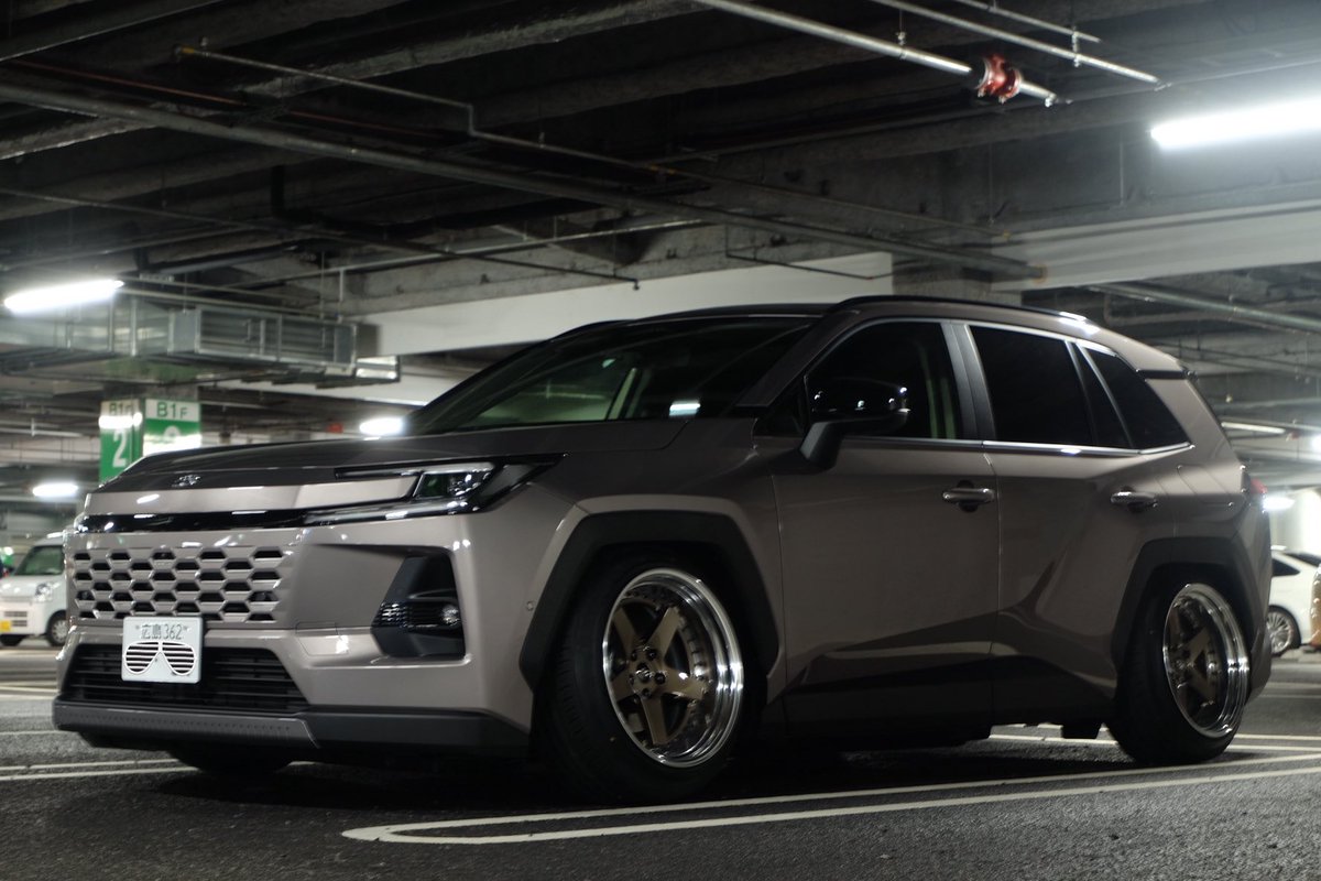 7pxX6PsOU3Oz58P's tweet photo. RAV4 lowered setup 🇯🇵
19inch 11.5J all around
#newrav4 #axan64
#tdemand #jline
#ideal #skidracing
#workwheels
Maker #bortiga nakai https://t.co/sJb4aMUo0u