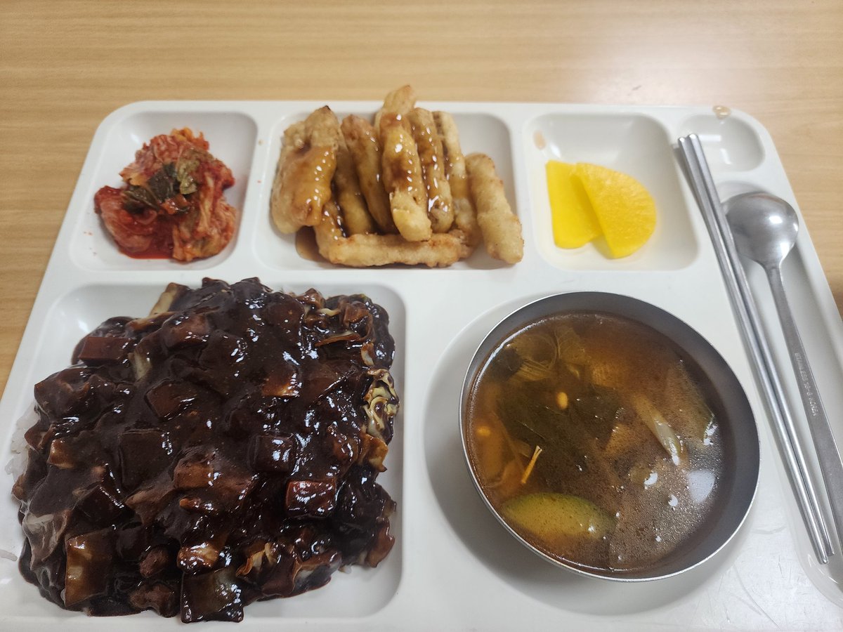 이리스 tweet media