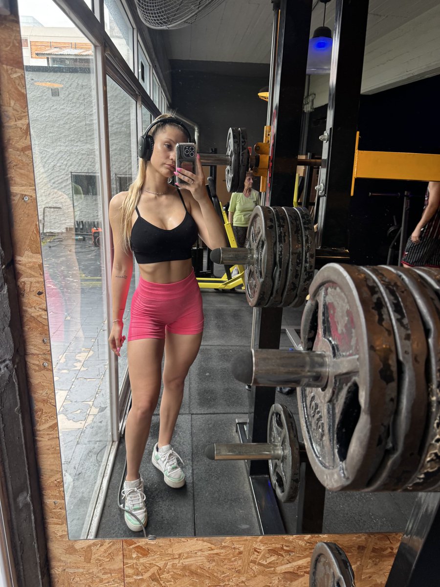 Lily Blake tweet media