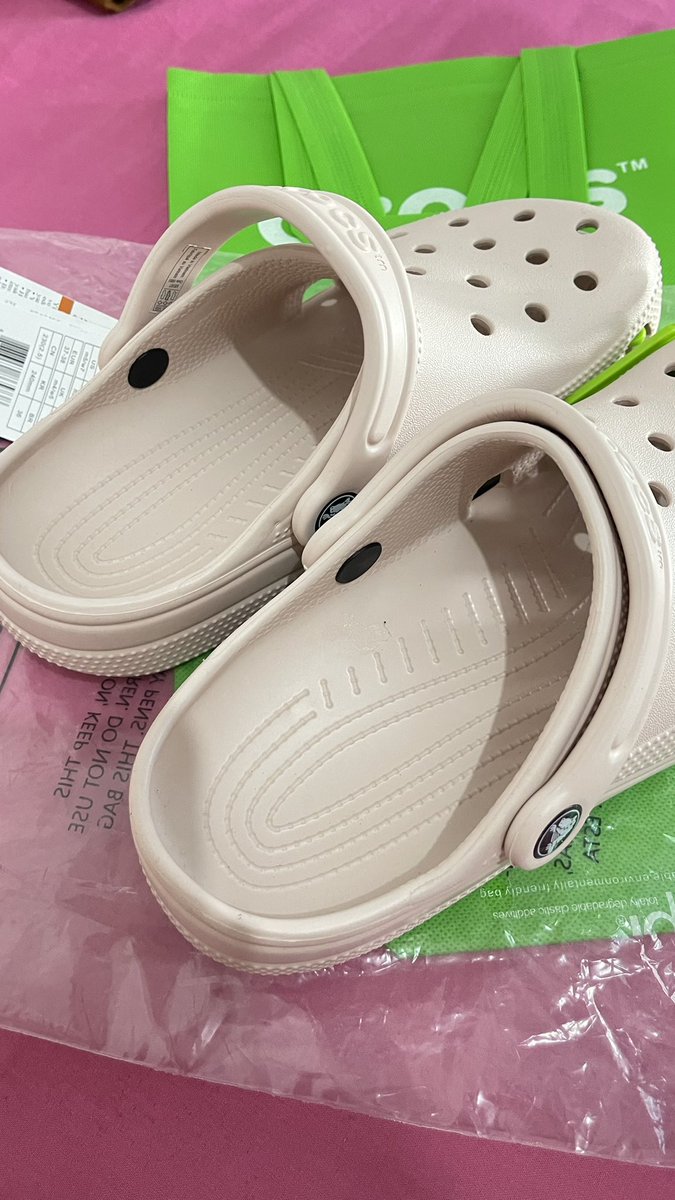 maisonnfindss tweet media