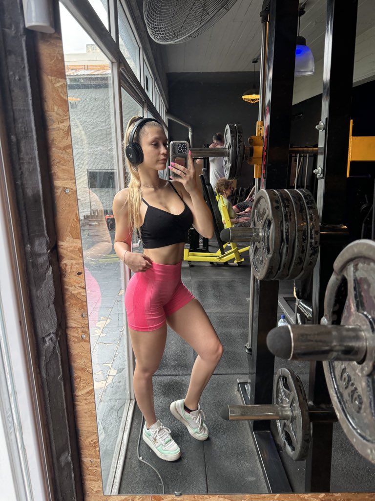 Lily Blake tweet media