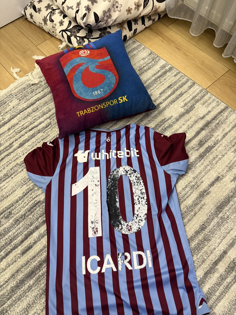 💛❤️ tweet media