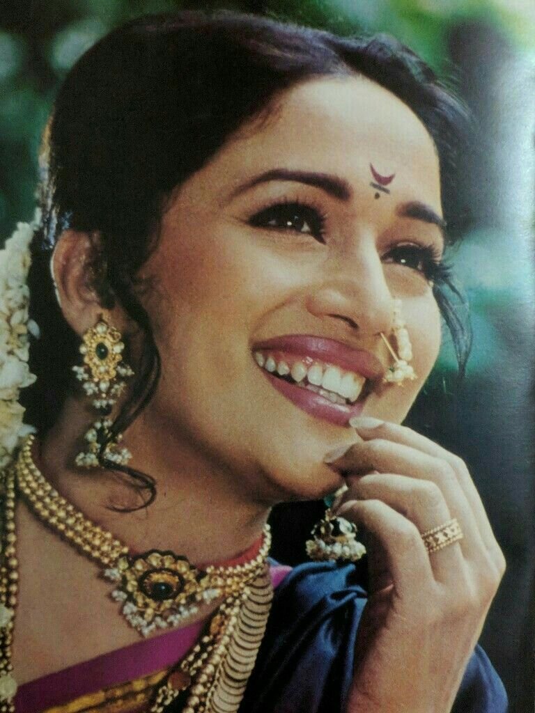 avril lavínia tweet media