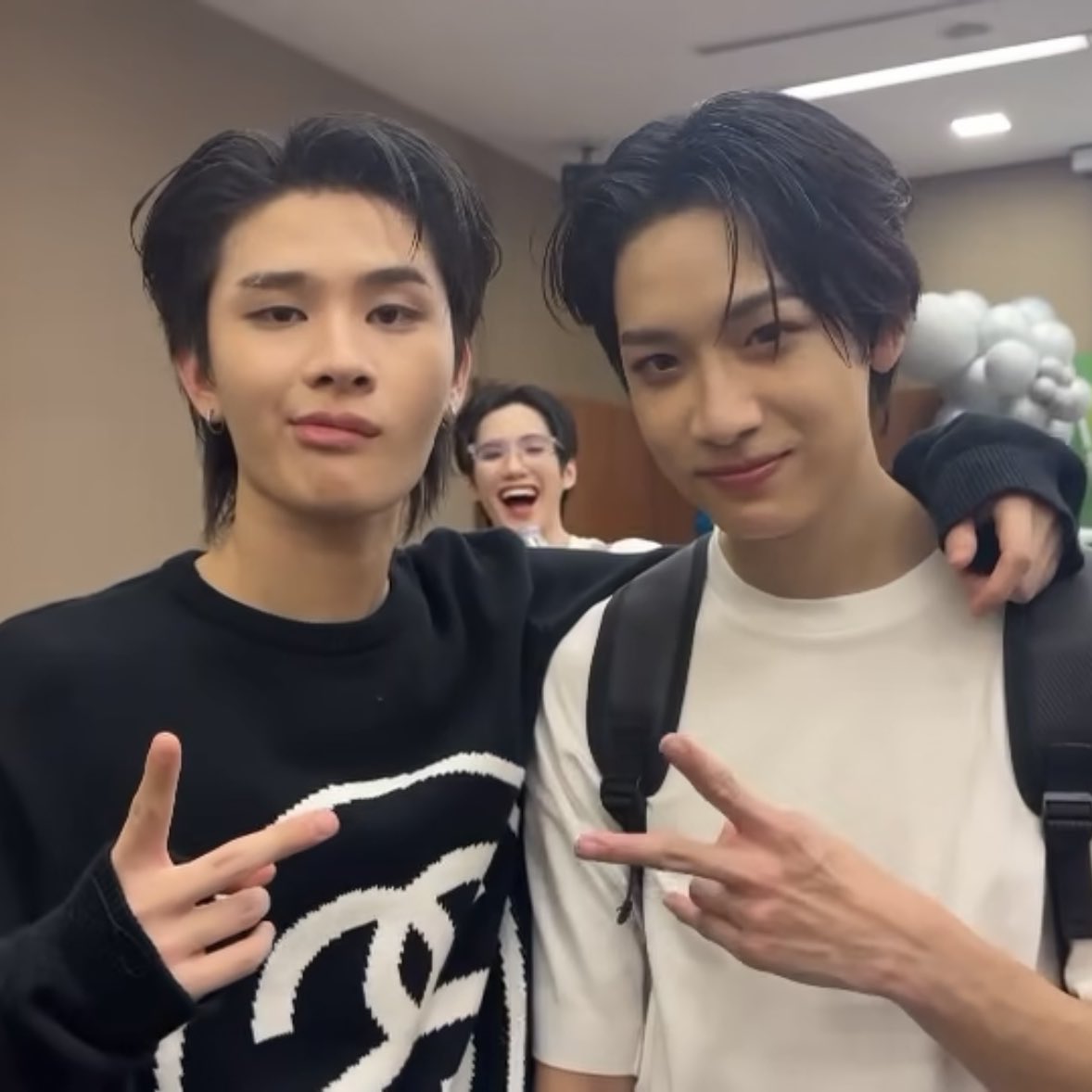 ฮมบ๊วย - slow tweet media