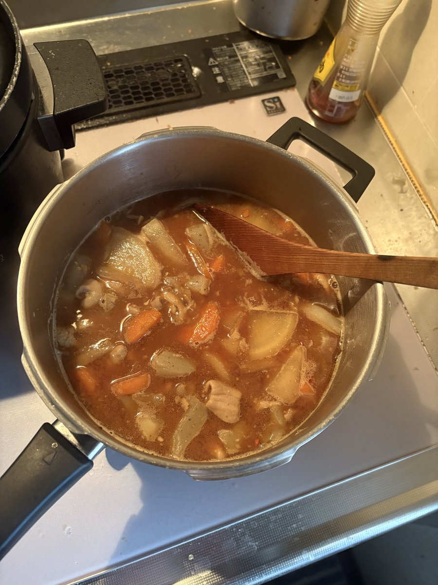 redwave1963's tweet photo. 人生初の"モツ煮込み"を作ってみた。具材の切り方とかいびつだし料亭の味には程遠いのだろうがチョイ楽しかったのだよ。レシピとは凄いのぉ。 https://t.co/MrIJJEEjnx
