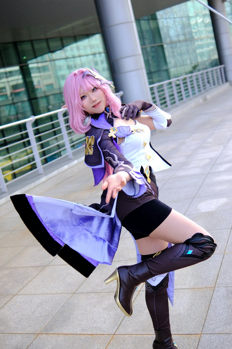 Tvx_xvT's tweet photo. #HonkaiImpact3rd #崩坏3 #エリシア #cosplay #コスプレ
Miss Pink Elf♪
.
.
.
🩷🌸 https://t.co/yUuvnjpaMN