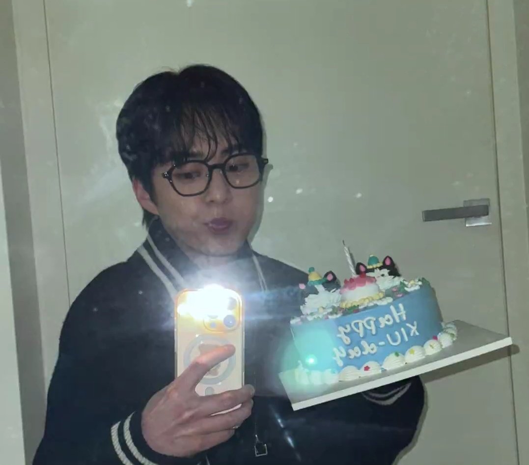 t | happy xiumin day! 💙 tweet media