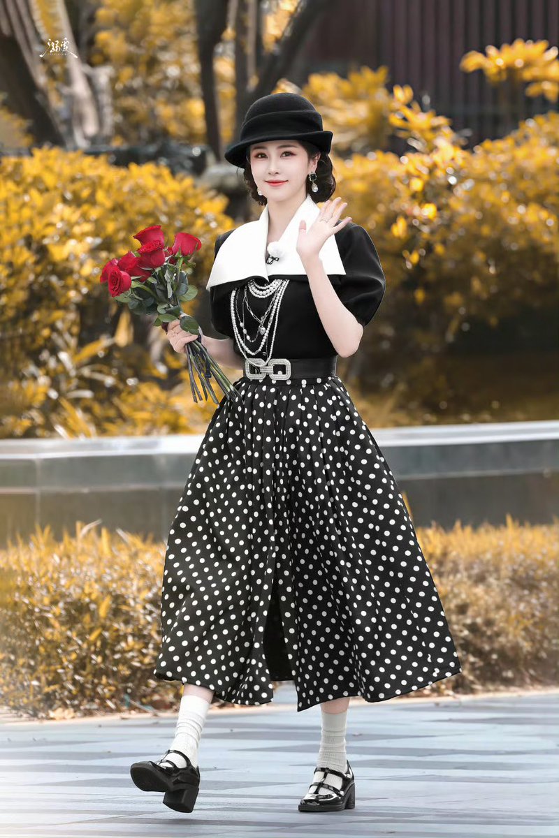 ไป๋ลู่ แต่ป้ายชื่อคือ อูกี อ่า~ 

#KeepRunning #BaiLu #ไป๋ลู่