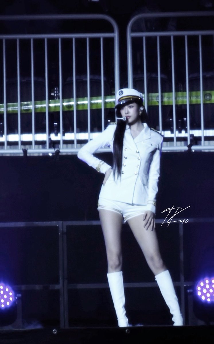 tutuwinjin's tweet photo. 260322 ive fc day2
my captain⚓️🗺️
#YUJIN #ANYUJIN #안유진 #ユジン #IVE  #아이브 https://t.co/260hwxTmvz