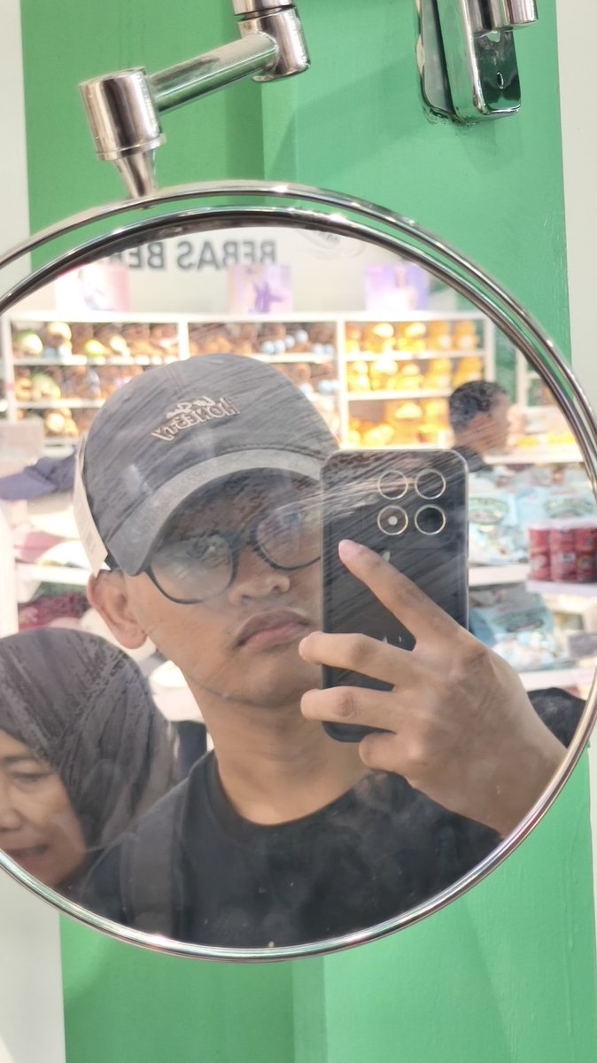 Ran 🧟 tweet media