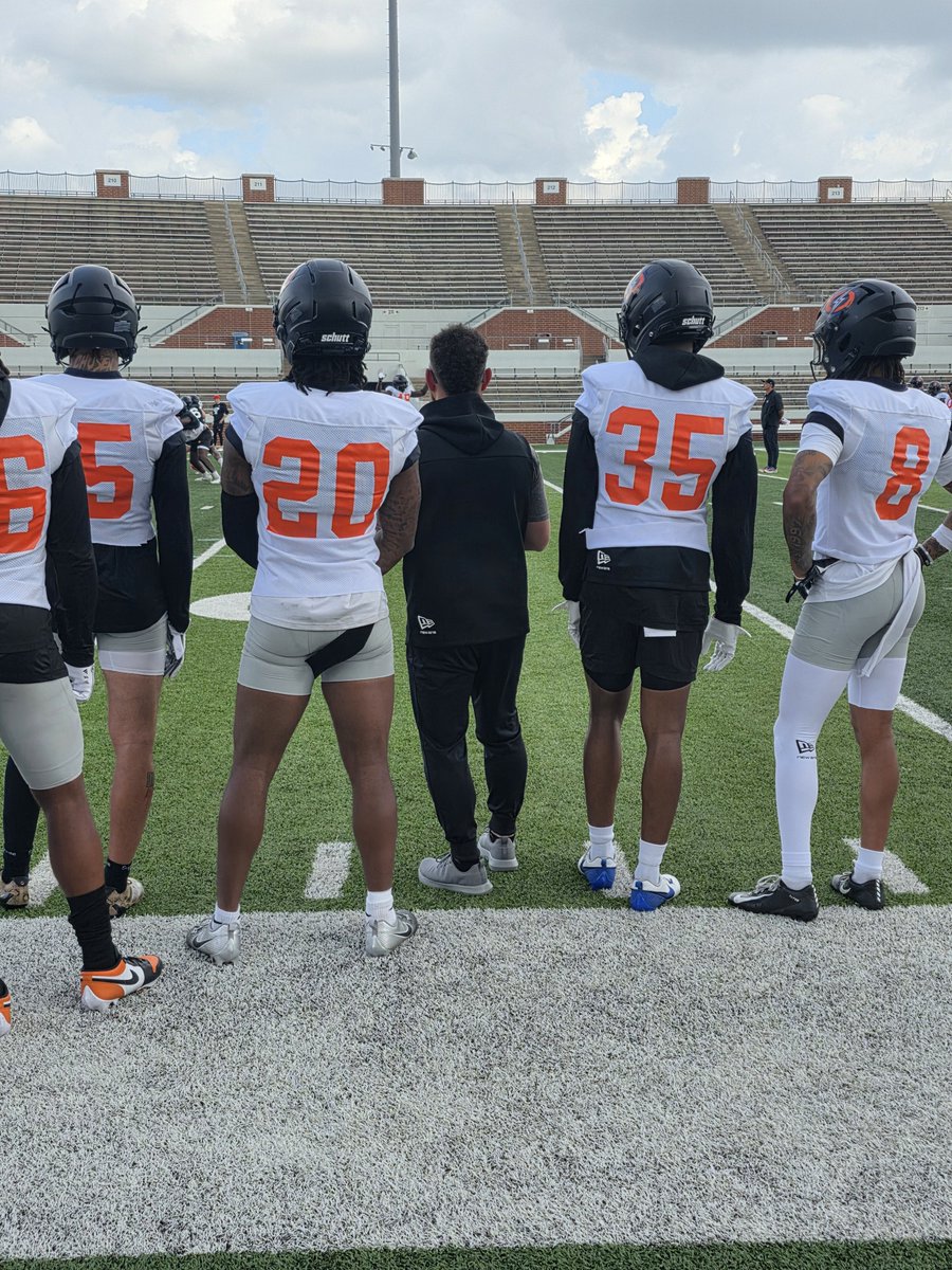 Carl White tweet media