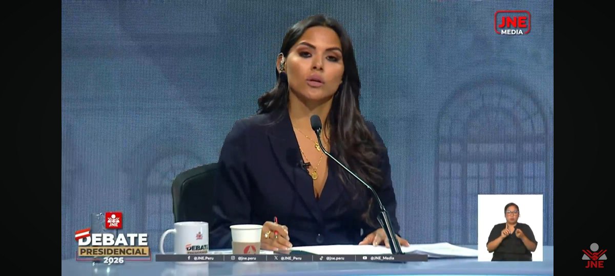 Rena House 🦊 tweet media