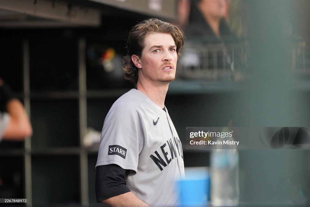 FriedCrave's tweet image. Max gives his best Flynn Rider impersonation 

(via gettyimages)