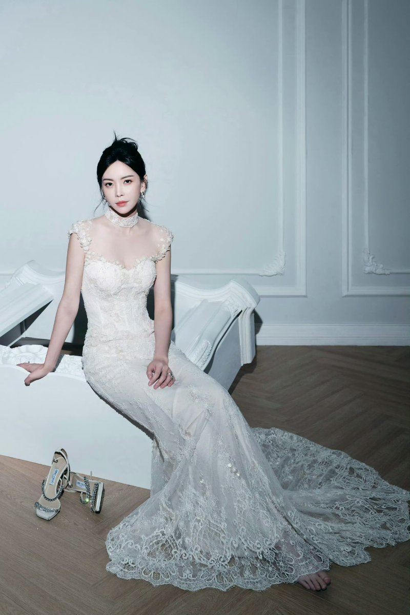 于文文婚纱造型😍 https://t.co/oR86TZUIEC