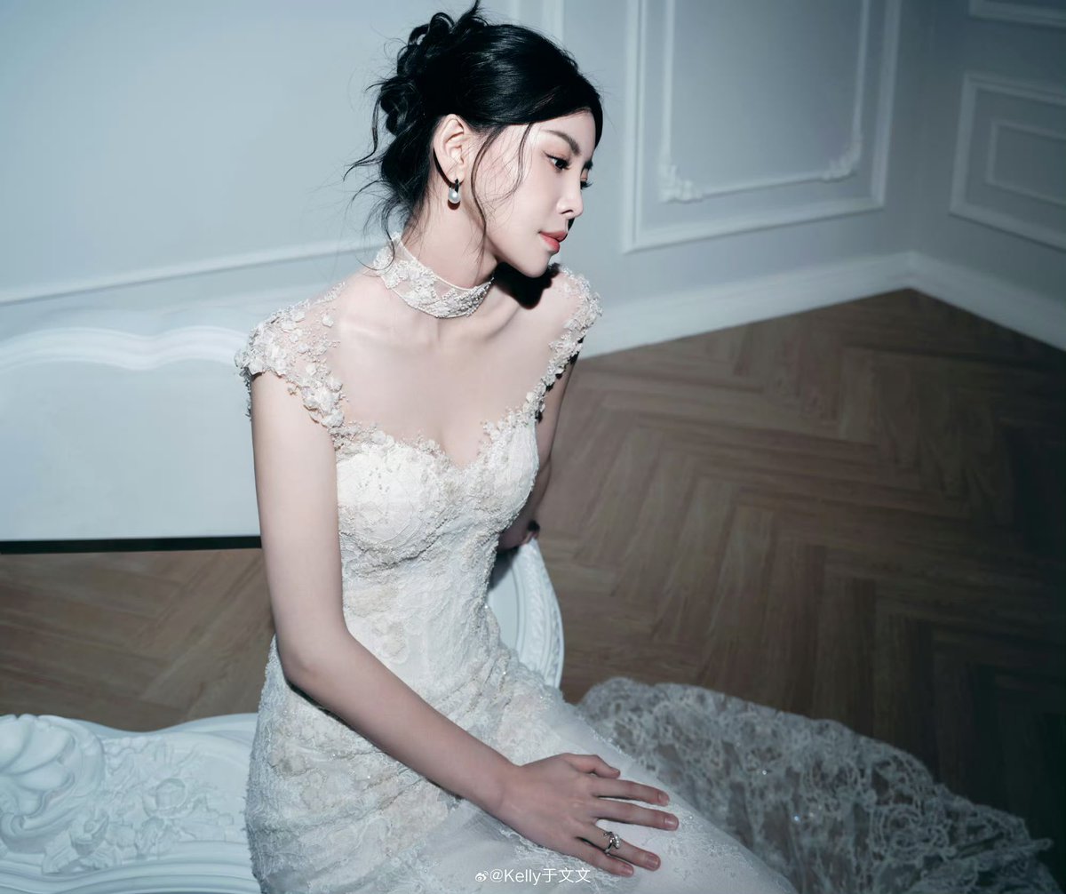 于文文婚纱造型😍 https://t.co/oR86TZUIEC