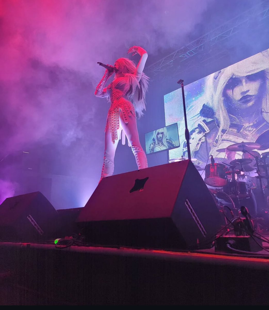 Emily Lazar tweet media