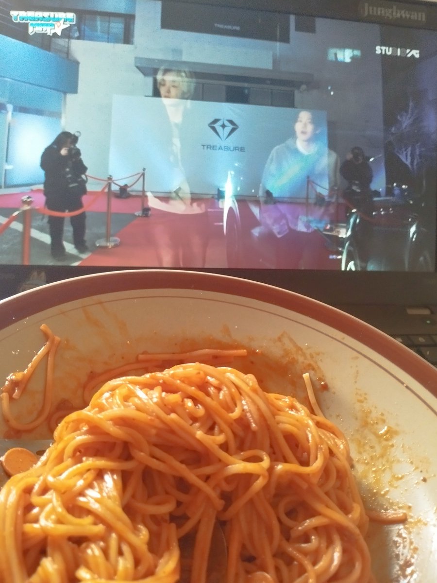 raYn maung bandung #kindaia tweet media