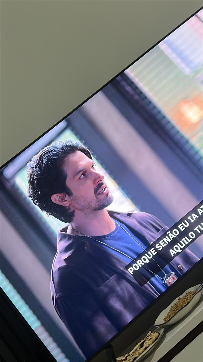 Eminemeeu's tweet photo. O que faltou pra esse casal foi uma trilha sonora marcante internacional igual as novelas de antes.. #Tresgraças https://t.co/dxj4Ix7oOY