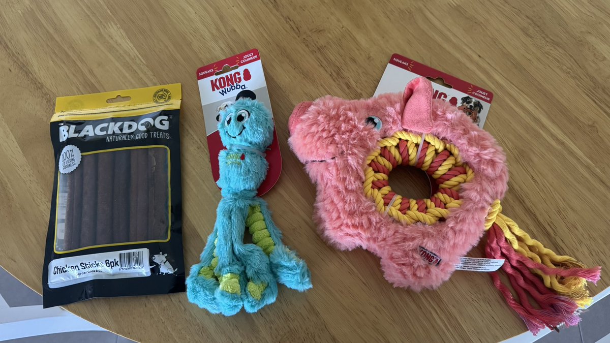 Kylie ♥️ 🥂👋🏻 tweet media