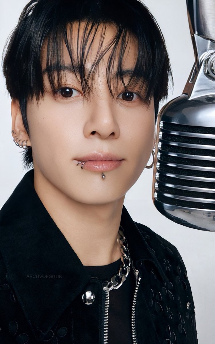 ɐuuɐ⊬💋🪩 tweet media