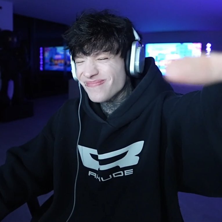 alexa👽 tweet media