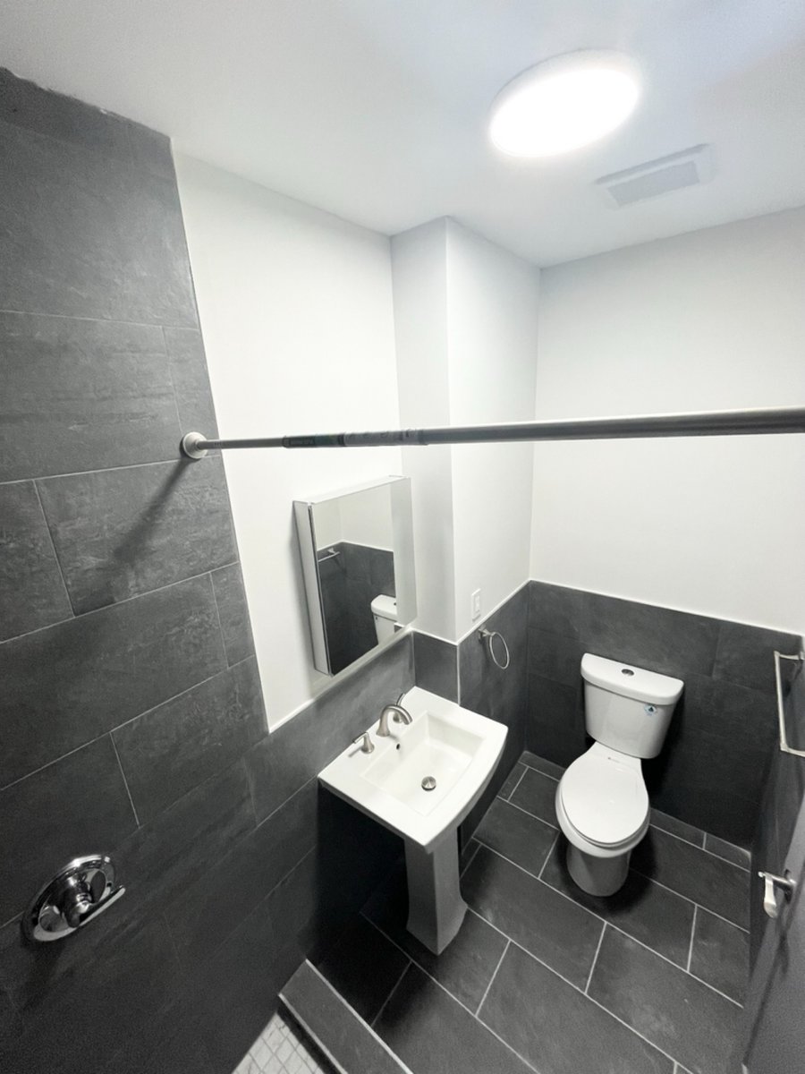leaseswapnyc's tweet photo. 🔔 New room in 1 bedroom available in Washington Heights South! Rent: $1100. 
Check it out on LeaseSwap! 
#NYCRentals https://t.co/lLyz7IVhcJ