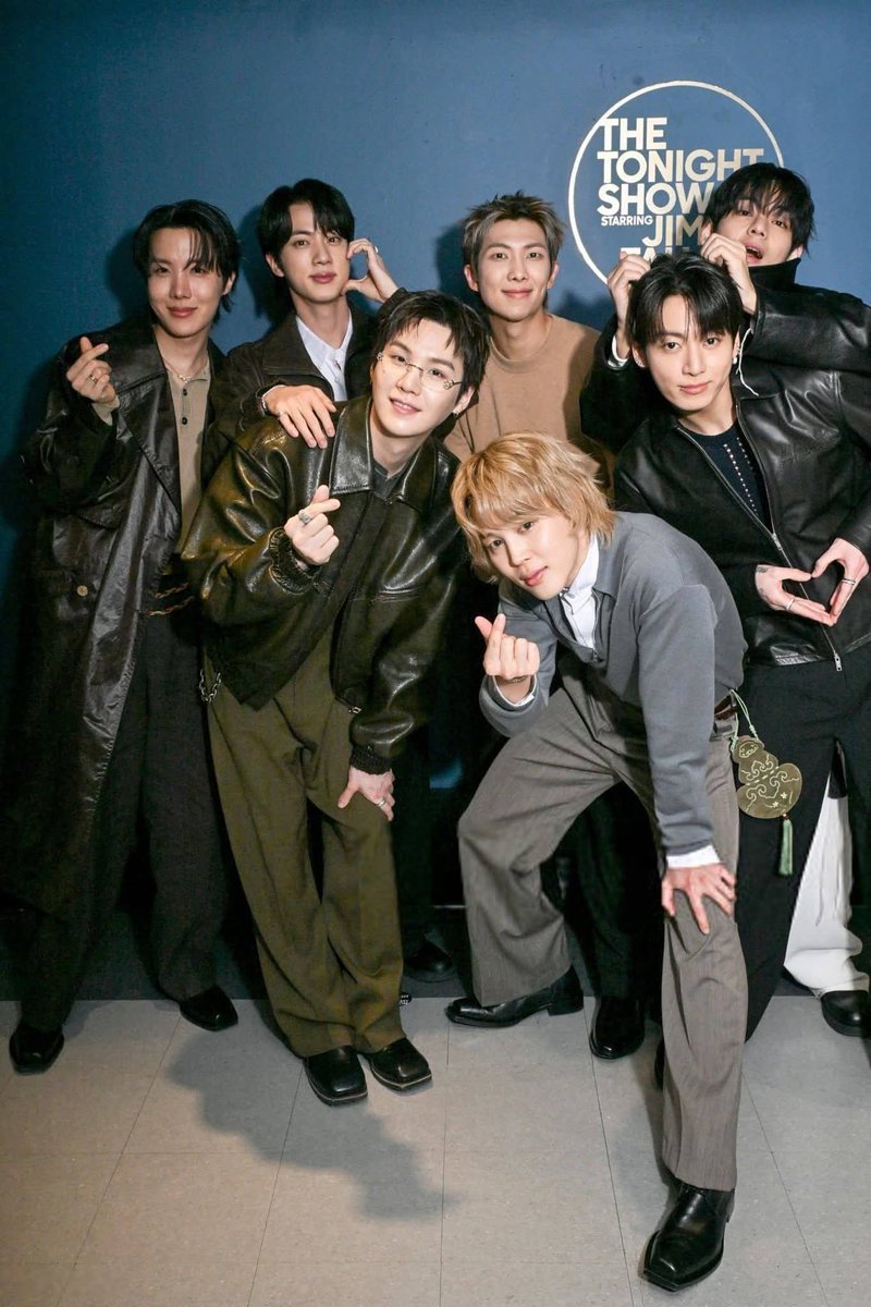 bangtansxpjm's tweet photo. Mis preciosos los amo con toda mi alma 😭💜

BTS AT TONIGHT SHOW 
BTS WITH JIMMY FALLON
#BTSOnFallon https://t.co/JtvgBxtavK