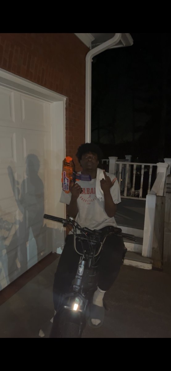 HeadHso83237's tweet photo. Squad wiped sat outside your car for 2 hours goofyyyy @WarriorNerf 
@nerfquake26 4v0 https://t.co/TE4b5CvezN