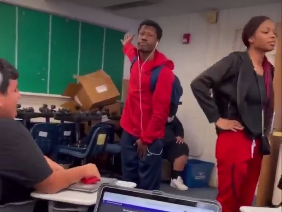 BrandoRav89 tweet media