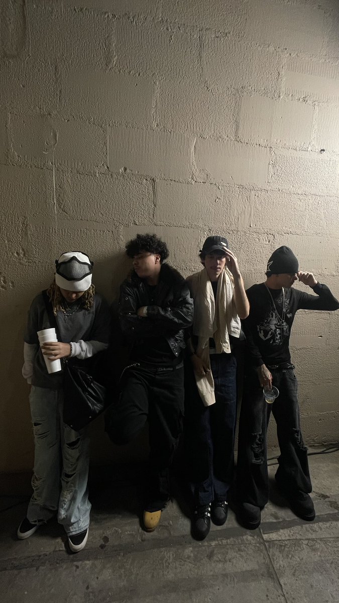 BABY WAVE! tweet media