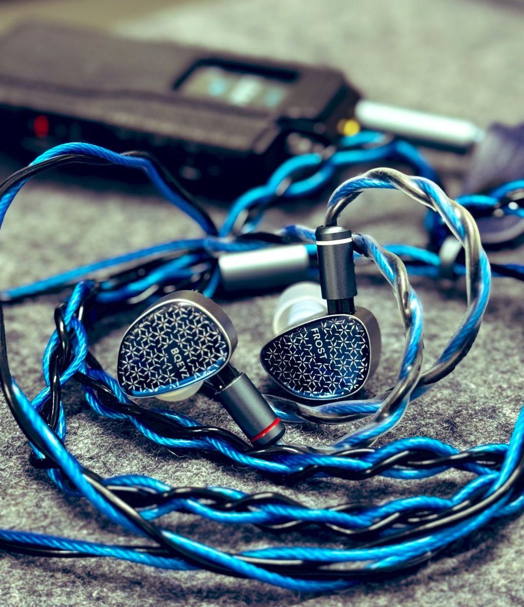 コムツン tweet media