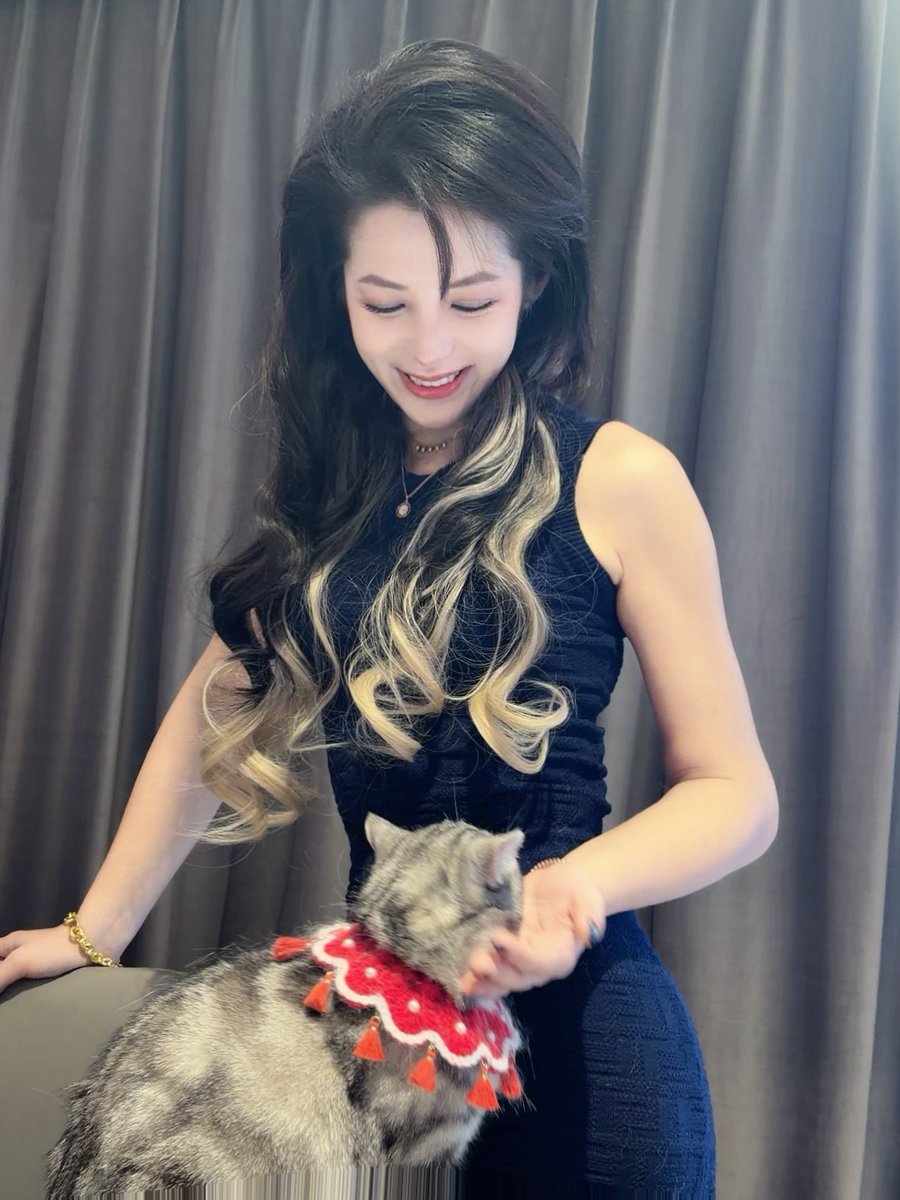 WEEX | Gigi tweet media