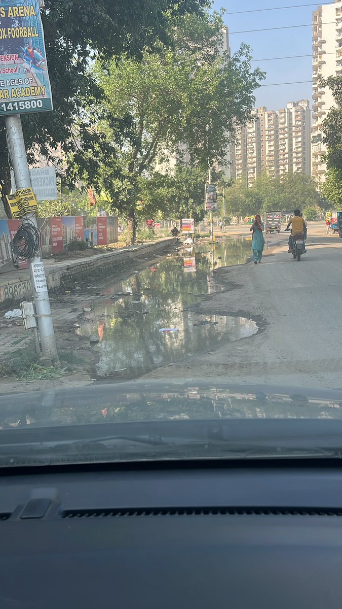 Nirala greenshire ग्रेटर noida west sector tech zone IV की इस्थिति , सोसाइटी के gate के दोनों तरफ़ drains चोक है सारा कचरा रोड पे डाला है कोई उठाने वाला नहीं <a href="/OfficialGNIDA/">Greater Noida Industrial Development Authority</a> <a href="/CPCB_OFFICIAL/">Central Pollution Control Board</a>