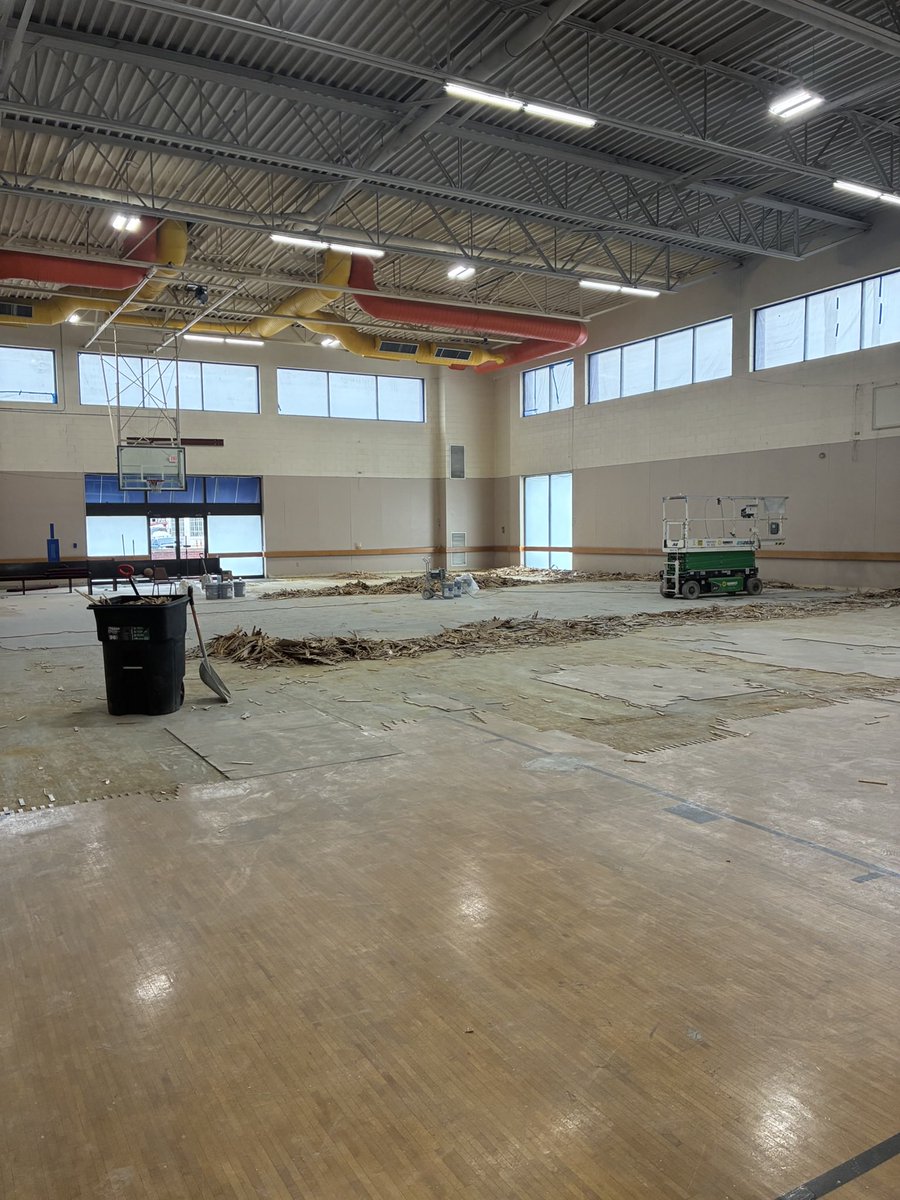 GeeY4444's tweet photo. Look how close our new/future home is from being ready! 
@yournerebels https://t.co/b5h5wAgY9R
