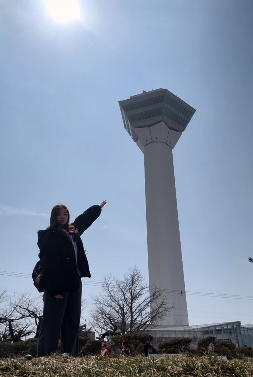 北のさん☃️ ひまわりの中の外の人 tweet media