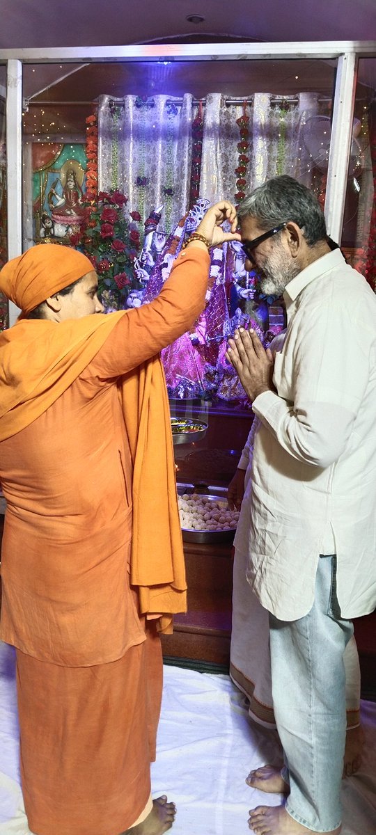 पिहोवा शिवपुरी रोड स्थित श्री गोबिंदानंद आश्रम में महंत श्री बंसी पुरी जी के सान्ध्यि में दौरान चल रहे नवरात्र दुर्गा पूजा महोत्सव में भाग लेने का परम सौभाग्य प्राप्त हुआ।

जय माता दी 🙏🏻