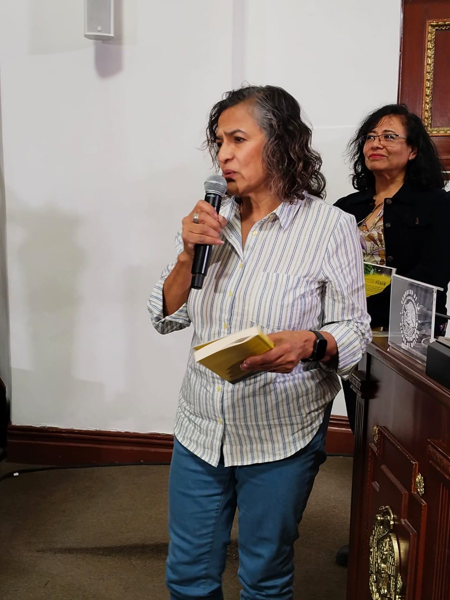 AlbarranRi26233's tweet photo. Muchas preguntas @migueldlacruz de Lectoras del Club #LeoConElOnce #MichaelSledge #LasPozas @Dharma_Books @OnceNoticiasTV @Congreso_CdMex https://t.co/QFlXTdqbEz