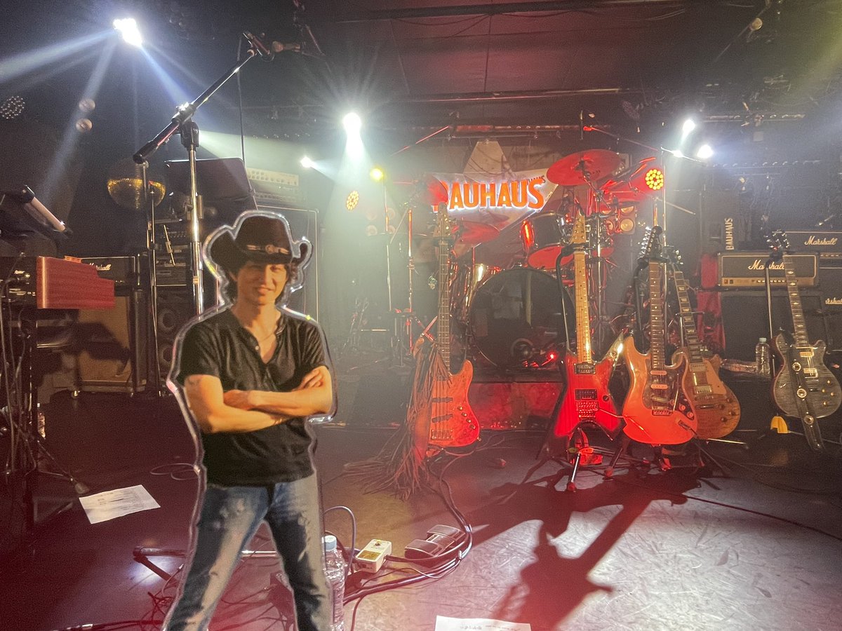 azukiAkisama's tweet photo. #WildFour 2026 @ 六本木
増田隆宣 田中一光 大賀好修 徳永暁人
1曲目からソロ回しバッキバキ🎸🎸🎹
職人4人が集まれば、Rock インストは圧巻
&程よく歌もの曲が充実して
時に、mild4 にもなったり🤣
←増田先生の天然ぶりを、大賀さん達が楽しむ姿を見るのもここならでは😆
https://t.co/dXi3iF8Xfm https://t.co/UpoO9Lj9Pw