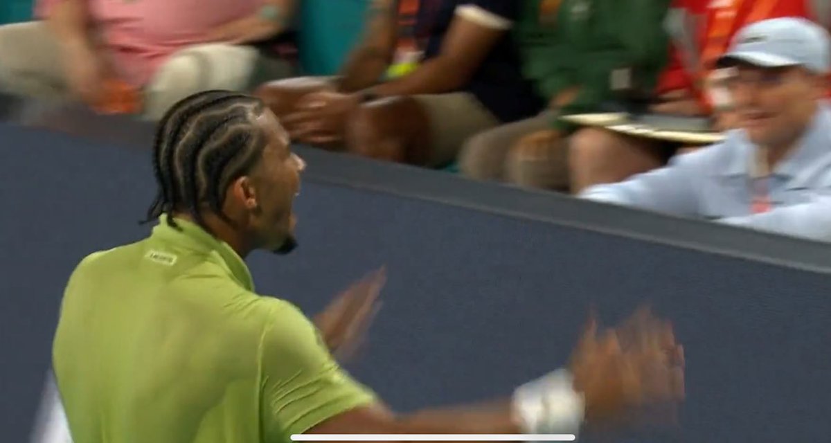 RomainNextGen's tweet photo. 6-2 to 6-8 DANS LE TIE BREAK DU TROISIÈME POUR ARTHUR FILS 🇫🇷

LE PROCHAIN QUI ME PARLE NÉGATIVEMENT DU MENTAL D’ARTHUR JE LE DÉMARRE https://t.co/RFyxPXvOdm