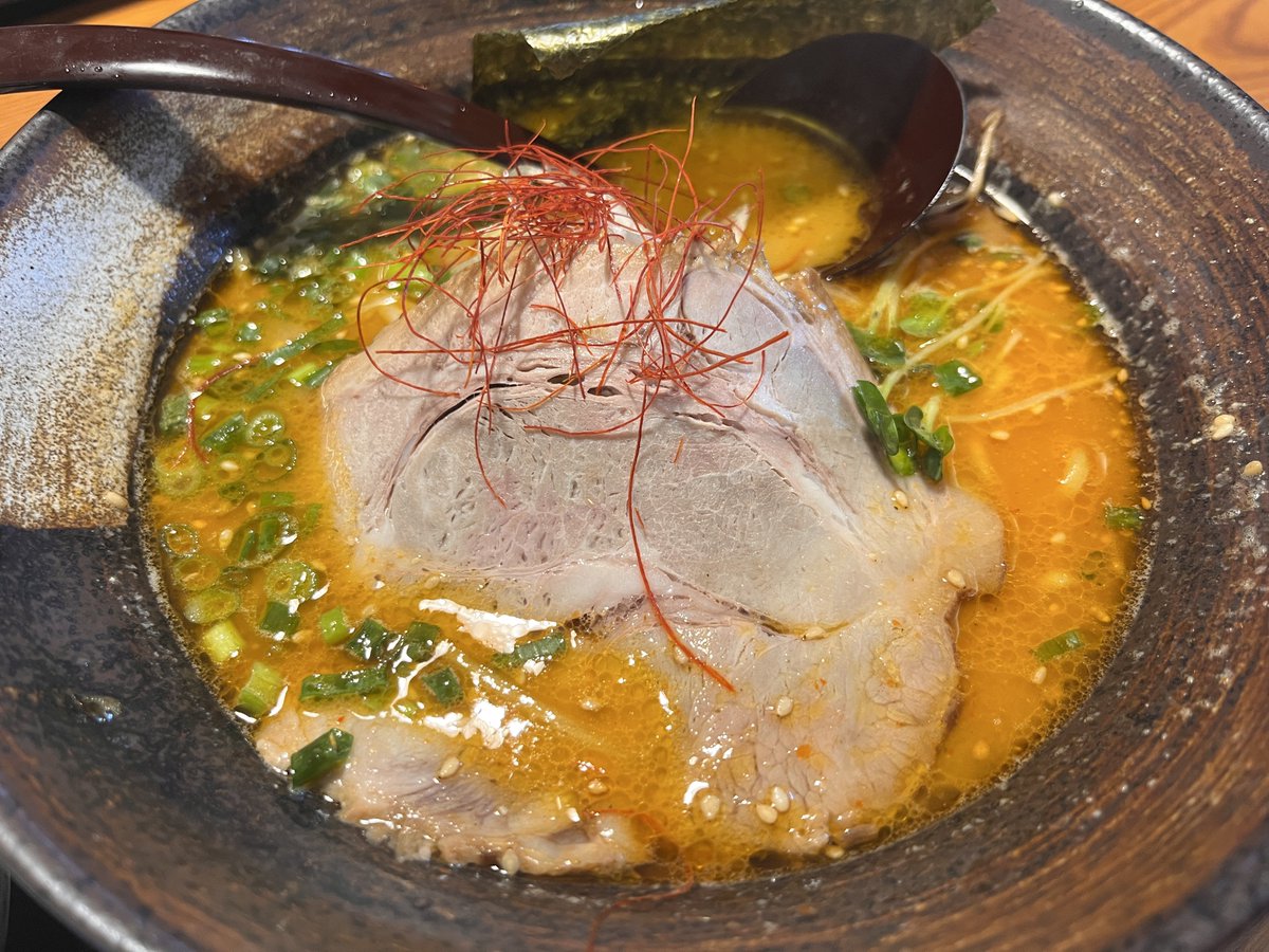 にょす tweet media