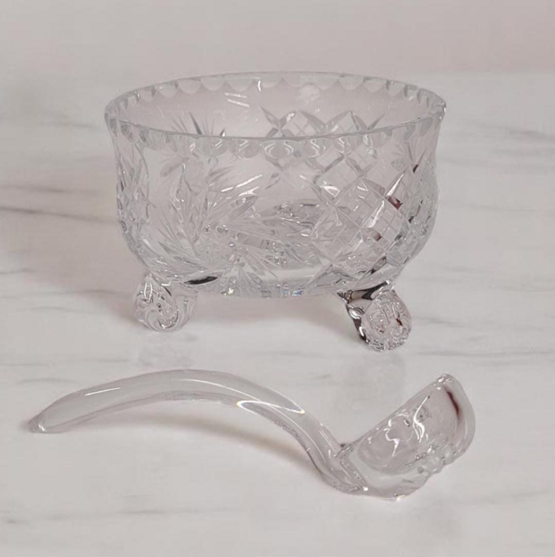arlissbryant's tweet image. Small Hand-Cut Crystal Glass 3-Footed Sugar Bowl With Crystal Spoon tuppu.net/e48eb991 #kitchenconnection #Etsy #ArtGlass