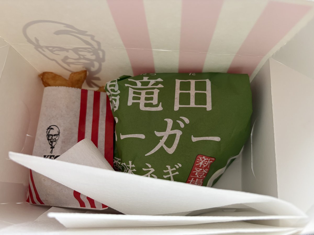 こなべ tweet media