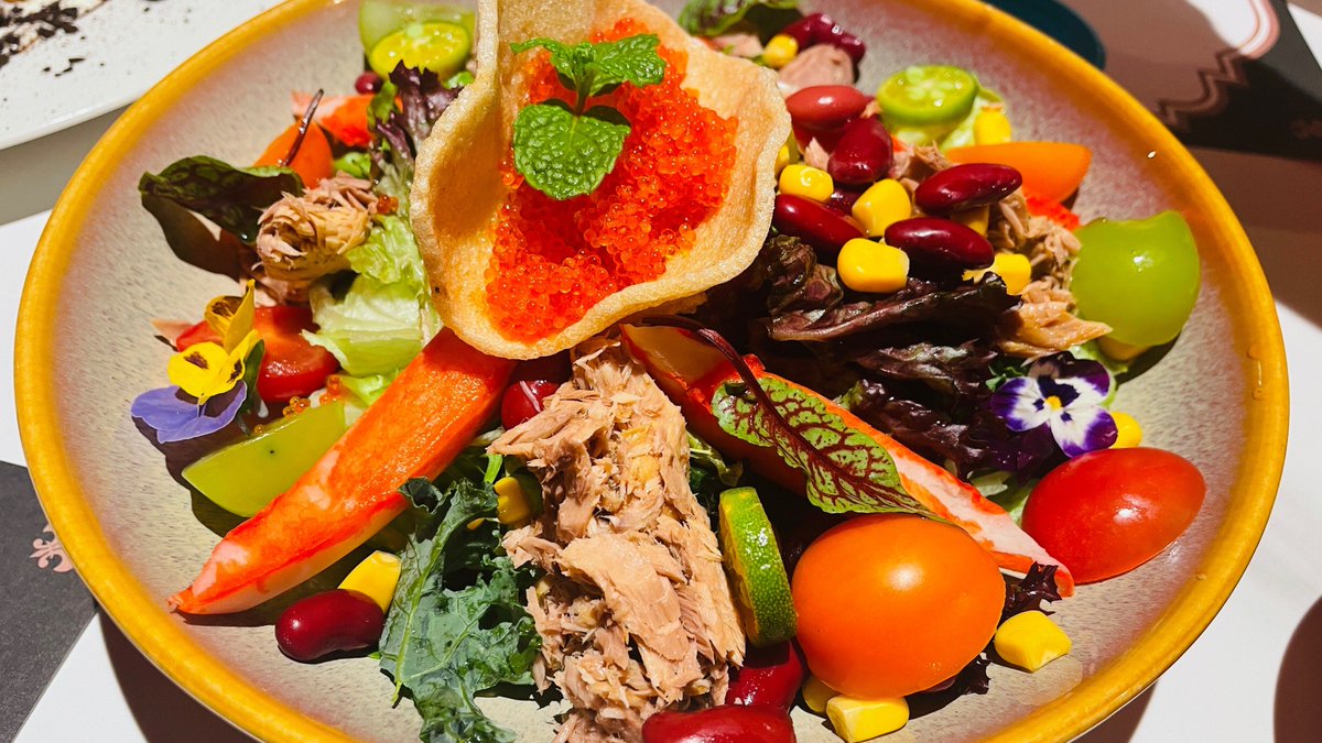 nikki van saders tweet media