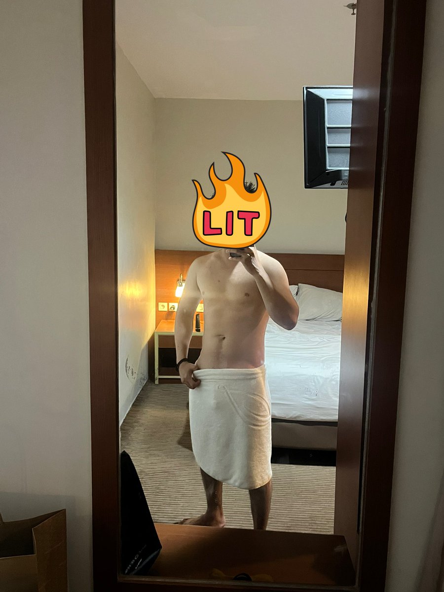 heladaver's tweet photo. Orang lain sebulan ga ngegym melar, gw malah susut.. https://t.co/rRzEisPPsC