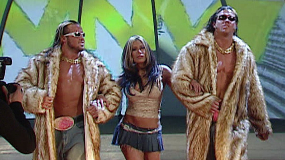 PhantasmWolvez tweet media