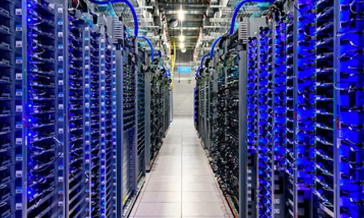 techinfrareport's tweet photo. 🚨 Indian Data Centre capacity set to reach 4 GW by FY30 with Rs 1.5 lakh crore investment: Report https://t.co/fdsFUBPvJ3