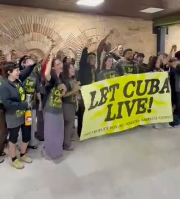 Desde el Palacio de Convenciones de La Habana Convoy Nuestra América es prueba de solidaridad y valor.
#CubaNoEstáSola
#ConvoyNuestraAmérica #LetCubaBreathe
#SanctiSpíritusEnMarcha 
#YoSigoAMiPresidente
<a href="/DiazCanelB/">Miguel Díaz-Canel Bermúdez</a> <a href="/MINSAPCuba/">Ministerio de Salud Pública de Cuba</a> <a href="/japortalmiranda/">José Angel Portal Miranda</a> <a href="/DeivyPrezMartn1/">Deivy Pérez Martín</a> <a href="/AlexisLorente74/">Alexis Lorente Jiménez</a>