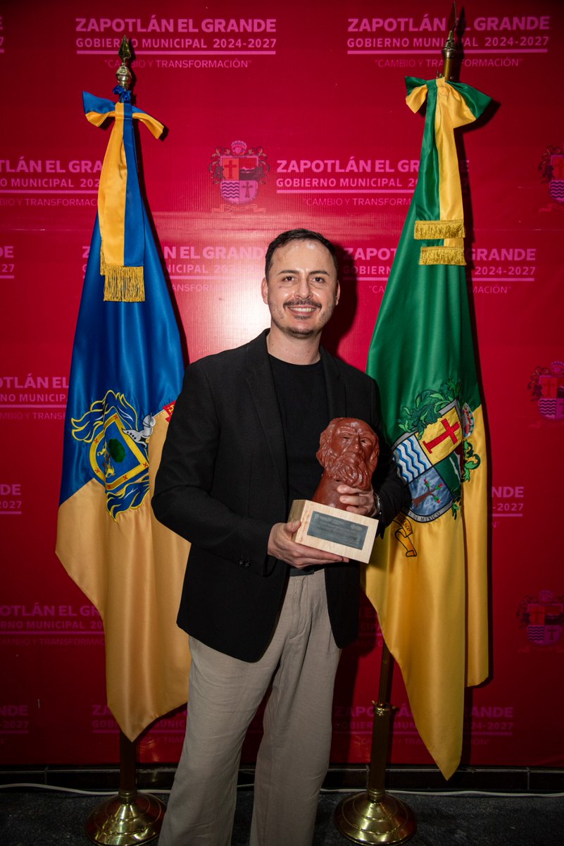 En Sesión Solemne de Ayuntamiento reconocimos la trayectoria teatral de Felipe Aguilar Sánchez con la entrega del Premio “Ernesto Neaves Uribe” en su edición 2026.

Con la compañía teatral Studio Lenea ha contribuido a la formación y desarrollo profesional de actores y artistas,