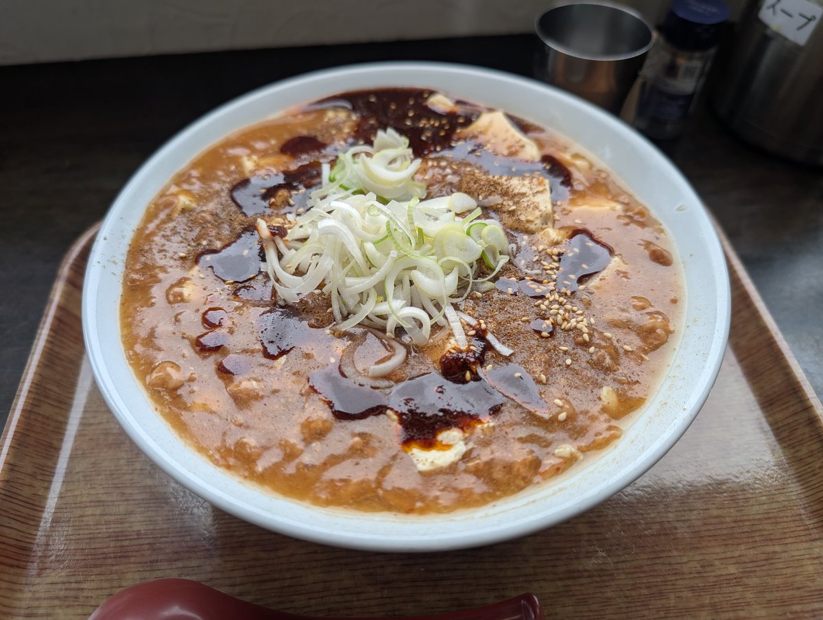 I4eKyV2HGq483's tweet photo. 新潟市江南区 ﾗｰﾒﾝ工房まるしんさん
マーボー麺大盛辛め山椒多め
粘度高めの麻婆餡は甘みが先にくる
デフォルト辛さ控えめ
柔い細麺は普通盛でもたぶん多め
ひき肉大きめでしっかり具材の役割
餡が醤油スープに溶けて最後まで美味しく
ごちそうさまでした🙏
＃最愛新潟ラーメンcp ＃SUSURUTV. https://t.co/PONnP17yxU