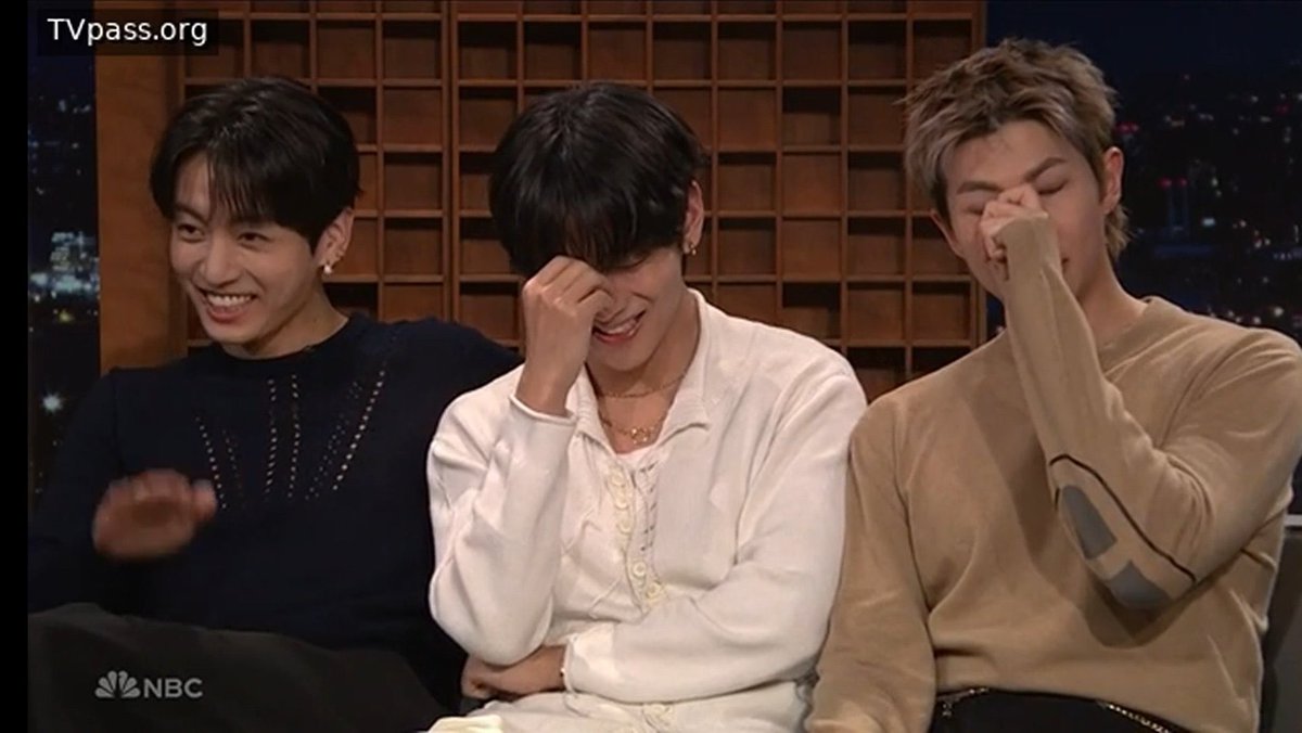 taeteluv_'s tweet photo. their reaction lmaoo 😭 https://t.co/9Z5TrbiRcL